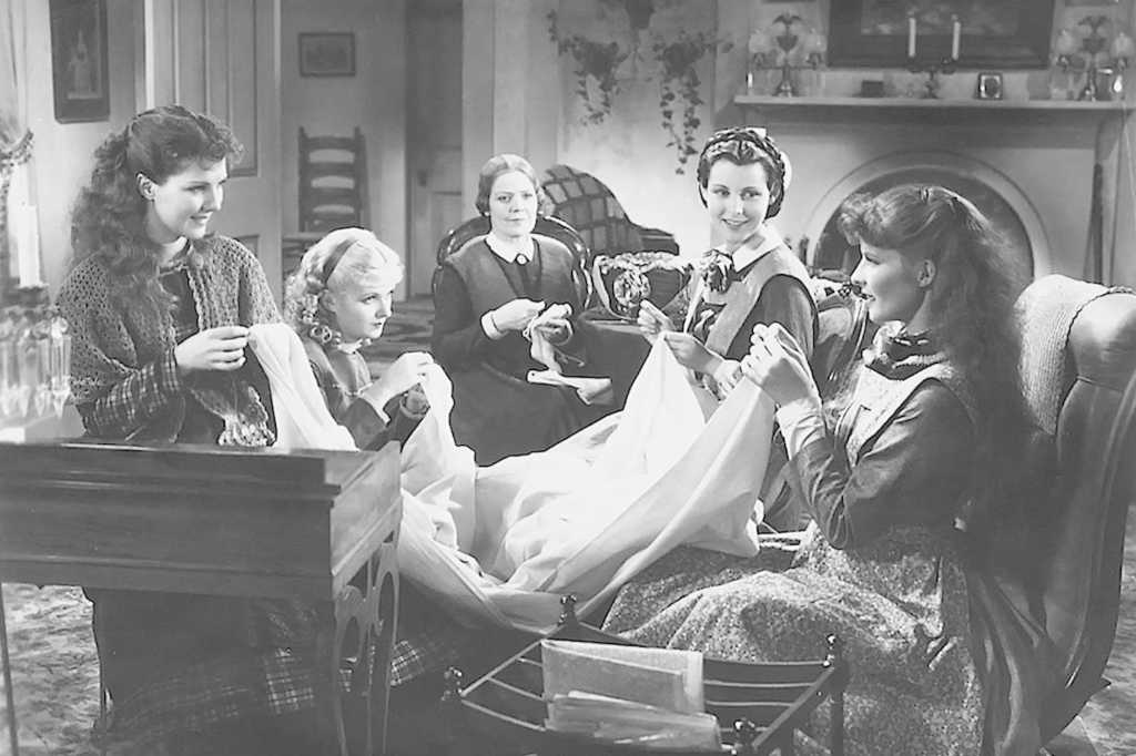 Little Women (1933 film)  >  Movie still  > The March family gathers at Christmas