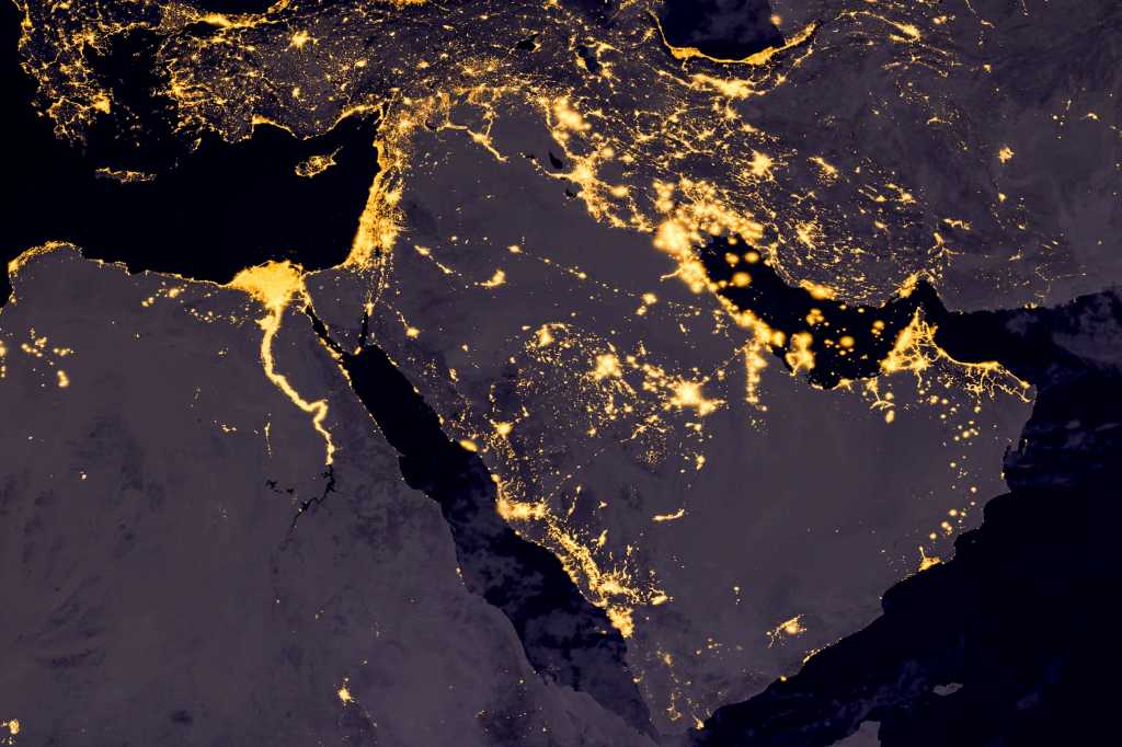 CIO | Middle East  >  Regional topographic map combined with satellite imagery