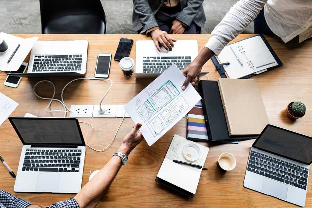 collaboration / teamwork / planning meeting / design / development